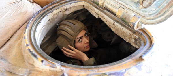 A female Syrian soldier from the Republican Guard commando battalion drives a tank during clashes with rebels in the restive Jobar area, in eastern Damascus A female Syrian soldier from the Republican Guard commando battalion drives a tank during clashes with rebels in the restive Jobar area, in eastern Damascus - Sputnik International