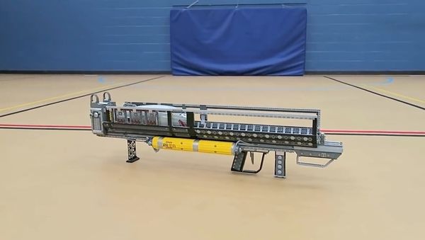 YouTube user ZaziNombies built a full-size extremely accurate replica of a flamethrower using only Legos - Sputnik International