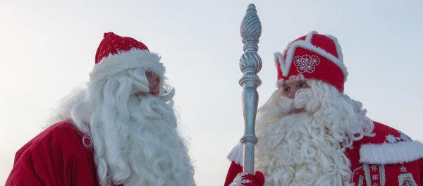 Russian Father Frost (right) and Finnish Joulupukki - Sputnik International
