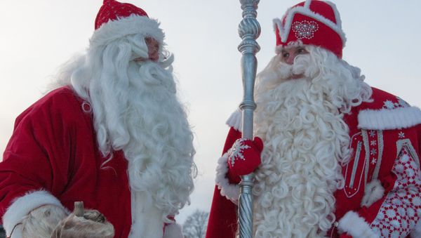 Russian Father Frost (right) and Finnish Joulupukki - Sputnik International