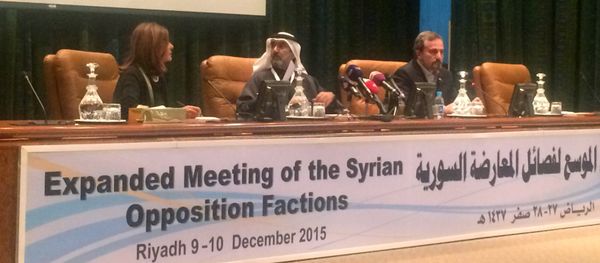 Saudi official Abdulaziz al-Saqr (C) and members of the Syrian opposition Louai Safi (R) and Hend Kapwat (L) talks to media during a press conference held after the end of the Syrian Opposition conference in Riyadh, on December 10, 2015 Saudi official Abdulaziz al-Saqr (C) and members of the Syrian opposition Louai Safi (R) and Hend Kapwat (L) talks to media during a press conference held after the end of the Syrian Opposition conference in Riyadh, on December 10, 2015 - Sputnik International