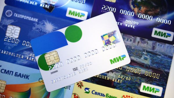 The introduction of the first cards of Russia's Mir national payment system - Sputnik International