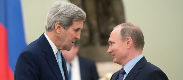 Russian President Vladimir Putin, right, and US Secretary of State John Kerry during a meeting in the Kremlin - Sputnik International