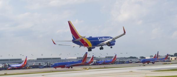 A Southwest airlines plane lands at Chicago's Midway Airport in Chicago on Sepetmber 24, 2015. - Sputnik International