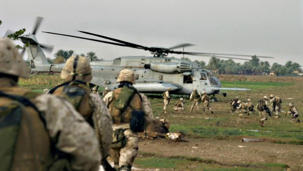 US Marines are picked up by a helicopter after conducting a cordon and knock in al-Qaim, near the Syria border, western Iraq (File) - Sputnik International