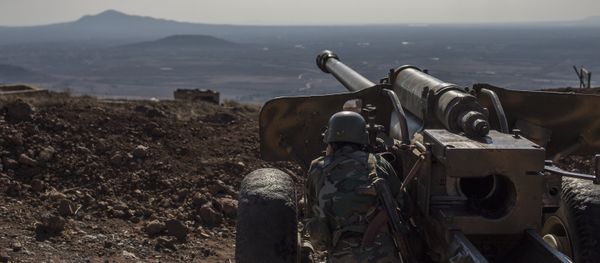 File photo: A soldier of the Syrian Arab Army at an observation post - Sputnik International