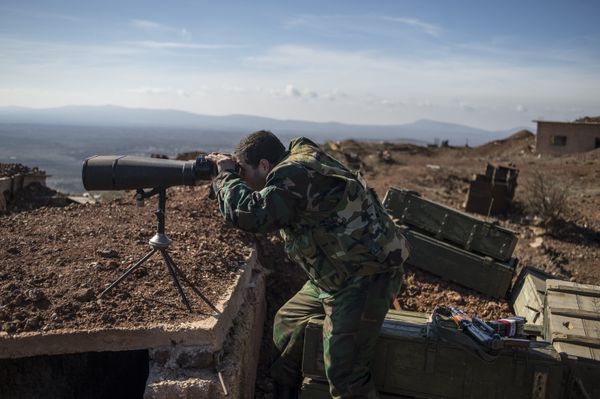 A soldier of the Syrian Arab Army at an observation post at the frontline in the al-Kom village of the Quneitra province in Syria A soldier of the Syrian Arab Army at an observation post at the frontline in the al-Kom village of the Quneitra province in Syria - Sputnik International