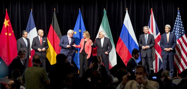 (L-R) China's Foreign Minister Wang Yi, French Foreign Minister Laurent Fabius, German Minister for Foreign Affairs Frank-Walter Steinmeier, High Representative of the European Union for Foreign Affairs and Security Policy Federica Mogherini, Iranian Foreign Minister Mohammad Javad Zarif, British Foreign Secretary Philip Hammond and US Secretary of State John Kerry pose for a picture during the final press conference of Iran nuclear talks in Vienna, Austria on July 14, 2015 - Sputnik International