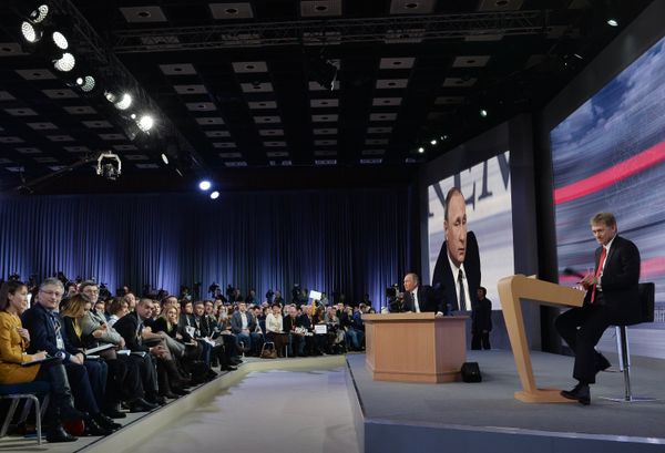 December 17, 2015. Russian President Vladimir Putin at the 11th annual news conference at the World Trade Center on Krasnaya Presnya. Right: Presidential Press Secretary Dmitry Peskov December 17, 2015. Russian President Vladimir Putin at the 11th annual news conference at the World Trade Center on Krasnaya Presnya. Right: Presidential Press Secretary Dmitry Peskov - Sputnik International