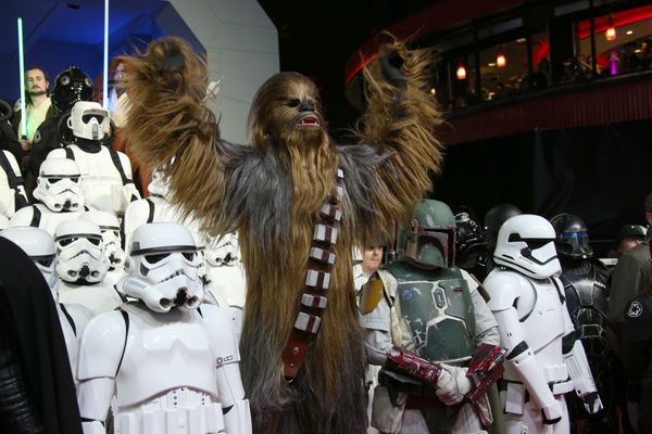 People dressed as characters from the film pose for photographers upon arrival at the European premiere of the film 'Star Wars: The Force Awakens ' in London. - Sputnik International