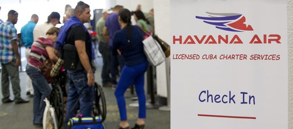 Travelers line up to check in for charter flights from Miami to Havana at Miami International Airport, Friday, Jan. 16, 2015 in Miami Travelers line up to check in for charter flights from Miami to Havana at Miami International Airport, Friday, Jan. 16, 2015 in Miami - Sputnik International