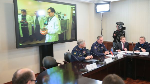 Брифинг представителей министерства обороны России в связи с началом процедуры считывания и дешифрации информации бортовых средств объективного контроля самолета Су-24М, сбитого 24 ноября 2015 года в небе Сирии истребителем ВВС Турции - Sputnik International
