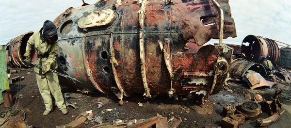 A welder in protective suit cutting the body of a nuclear-powered submarine. File photo - Sputnik International