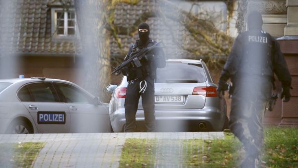 German special police forces SEK stand guard outside the building of the German Federal Supreme Court (Bundesgerichtshof) in Karlsruhe, Germany December 15, 2015 German special police forces SEK stand guard outside the building of the German Federal Supreme Court (Bundesgerichtshof) in Karlsruhe, Germany December 15, 2015 - Sputnik International