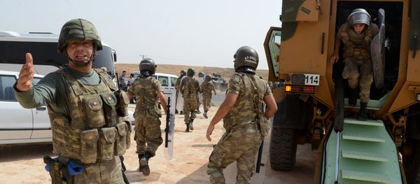 Turkish security forces block the road leading to Cizre, on September 9, 2015 Turkish security forces block the road leading to Cizre, on September 9, 2015 - Sputnik International