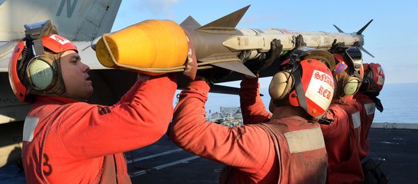 US Navy personnel load rocket on a F/A-18E Super Hornet on the flight deck of the USS Nimitz (CVN 68) aircraft carrier in the Mediterranean Sea on October 25, 2013 US Navy personnel load rocket on a F/A-18E Super Hornet on the flight deck of the USS Nimitz (CVN 68) aircraft carrier in the Mediterranean Sea on October 25, 2013 - Sputnik International