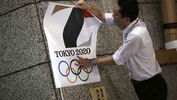 The poster with a logo of Tokyo Olympic Games 2020 is removed from the wall by a worker during an event staged for photographers at the Tokyo Metropolitan Government building in Tokyo Tuesday, Sept. 1, 2015 The poster with a logo of Tokyo Olympic Games 2020 is removed from the wall by a worker during an event staged for photographers at the Tokyo Metropolitan Government building in Tokyo Tuesday, Sept. 1, 2015 - Sputnik International
