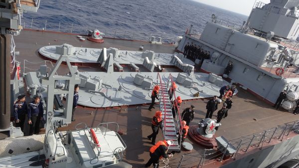 Russian Naval Power: Missile Cruiser Moskva Guards Syrian Shores - Sputnik International
