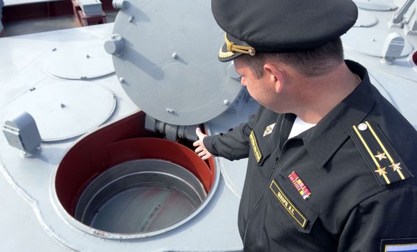 Russian Naval Power: Missile Cruiser Moskva Guards Syrian Shores - Sputnik International