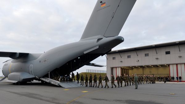 Personnel of the 51st squadron Immelmann enter an Airbus A400M military aircraft before taking off from the German army Bundeswehr airbase in Jagel, northern Germany, December 10, 2015. Germany deploys two Tornado reconnaissance jets and 40 troops to Turkey to back the fight against the Islamic State group in Syria - Sputnik International