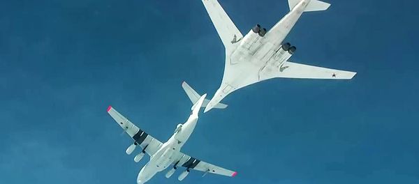 Air refueling of strategic missile-carrying aircraft Tu-160 Air refueling of strategic missile-carrying aircraft Tu-160 - Sputnik International