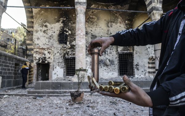 A boy shows bullets used during clashes between Kurdish fighters and Turkish special forces in the Sur district in Diyarbakir on December 11, 2015. A boy shows bullets used during clashes between Kurdish fighters and Turkish special forces in the Sur district in Diyarbakir on December 11, 2015. - Sputnik International