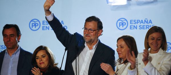 Spain's Prime Minister and People's Party (PP) candidate Mariano Rajoy waves to supporters from a balcony at the party headquarters flanked by fellow party members and his wife Elvira Fernandez (2nd R) after results were announced in Spain's general election in Madrid, Spain, December 21, 2015 Spain's Prime Minister and People's Party (PP) candidate Mariano Rajoy waves to supporters from a balcony at the party headquarters flanked by fellow party members and his wife Elvira Fernandez (2nd R) after results were announced in Spain's general election in Madrid, Spain, December 21, 2015 - Sputnik International