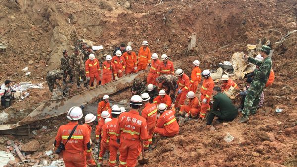 Firefighters search for survivors after buildings collapsed at the site of a landslide at an industrial park in Shenzhen, Guangzhou, China, December 21, 2015 Firefighters search for survivors after buildings collapsed at the site of a landslide at an industrial park in Shenzhen, Guangzhou, China, December 21, 2015 - Sputnik International