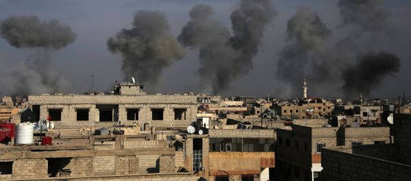 Smoke billows after air strikes by regime forces on the town of Douma in the eastern Ghouta region, a rebel stronghold east of the capital Damascus, on December 13, 2015 Smoke billows after air strikes by regime forces on the town of Douma in the eastern Ghouta region, a rebel stronghold east of the capital Damascus, on December 13, 2015 - Sputnik International