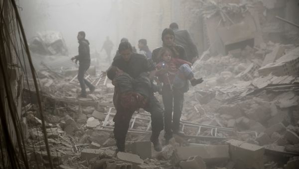 Syrians evacuate victims following air strikes on the town of Douma in the eastern Ghouta region, a rebel stronghold east of the capital Damascus, on December 13, 2015 - Sputnik International