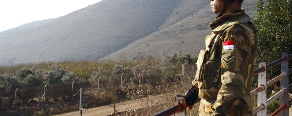 A UN peacekeeper of the United Nations Interim Force in Lebanon (UNIFIL) stands at a lookout point in Adaisseh village near the Lebanese-Israeli border, southern Lebanon December 21, 2015. - Sputnik International