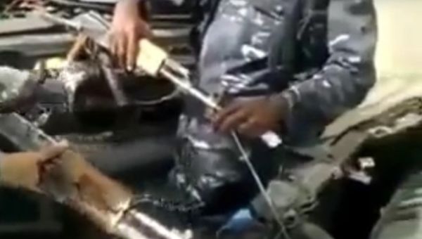 MUST WATCH Jump starting a car with AK 47's - Sputnik International