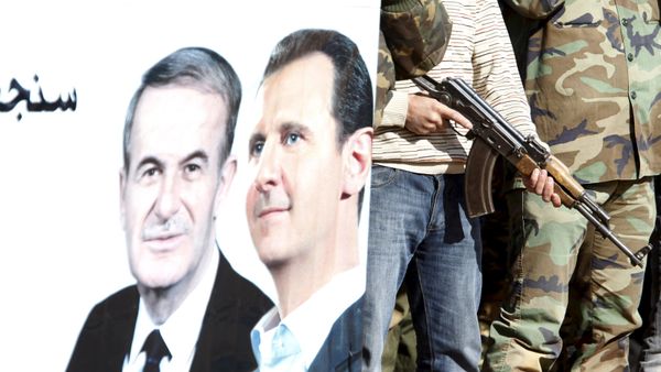 Syrian civilians who volunteered to join local Self Protection Units to protect their neighbourhoods alongside the Syrian army attend training near a picture of Syria's president Bashar al-Assad and his father late former president Hafez al-Assad, in Damascus countryside, Syria December 5, 2015 Syrian civilians who volunteered to join local Self Protection Units to protect their neighbourhoods alongside the Syrian army attend training near a picture of Syria's president Bashar al-Assad and his father late former president Hafez al-Assad, in Damascus countryside, Syria December 5, 2015 - Sputnik International