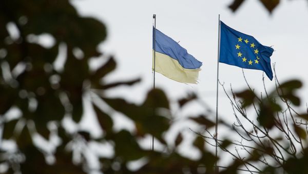 Flags of Ukraine and the European Union in Kiev Flags of Ukraine and the European Union in Kiev - Sputnik International