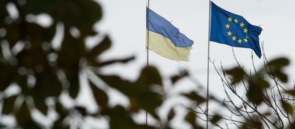 Flags of Ukraine and the European Union in Kiev Flags of Ukraine and the European Union in Kiev - Sputnik International