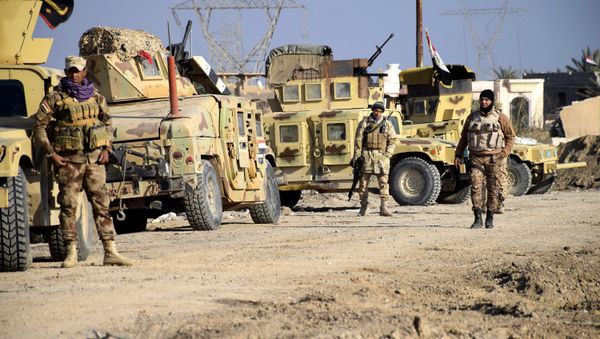 Iraqi soldiers advance their position in northern Ramadi, 70 miles (115 kilometers) west of Baghdad, Iraq, Monday, Dec. 21, 2015 Iraqi soldiers advance their position in northern Ramadi, 70 miles (115 kilometers) west of Baghdad, Iraq, Monday, Dec. 21, 2015 - Sputnik International
