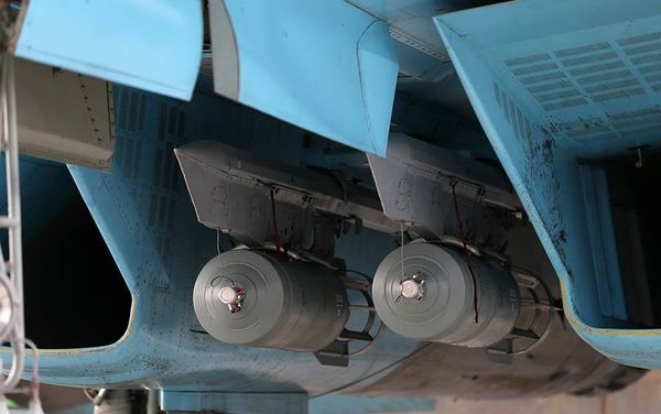 Bombs mounted on a Russian jet at the Hmeymim airbase in Syria Bombs mounted on a Russian jet at the Hmeymim airbase in Syria - Sputnik International