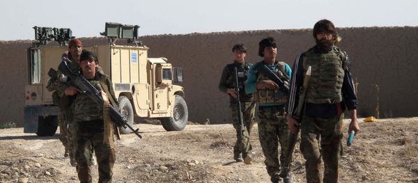 Afghan National Army (ANA) soldiers walk in Helmand on December 21, 2015 - Sputnik International