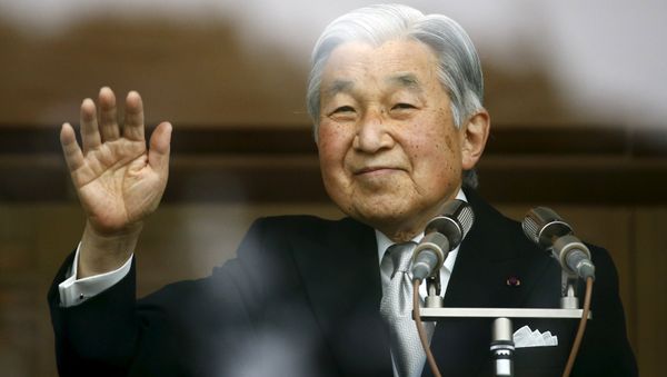 Japan's Emperor Akihito's waves to well-wishers who gathered at the Imperial Palace to mark his 82nd birthday in Tokyo, Japan - Sputnik International