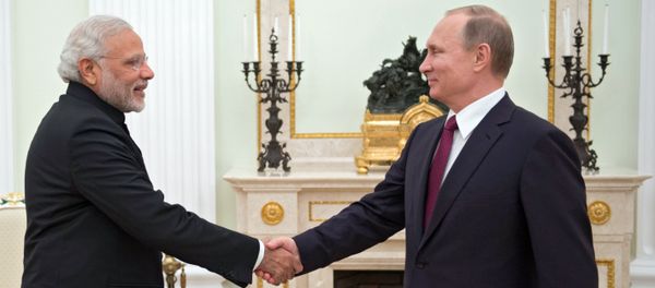 Russian President Vladimir Putin, right, meets with Indian Prime Minister Narendra Modi at the Moscow Kremlin - Sputnik International