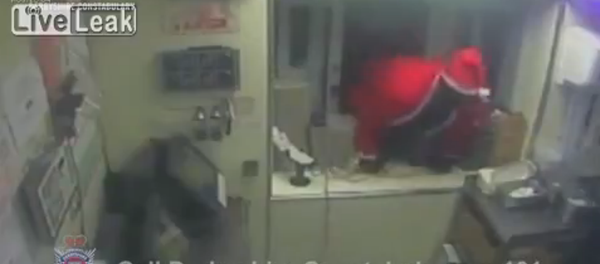 Bad Santa! Thief Dressed as Father Christmas Robs KFC Bad Santa! Thief Dressed as Father Christmas Robs KFC - Sputnik International