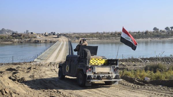 Iraqi security forces cross a bridge built by corps of Engineers over the Euphrates River as Islamic State destroyed all the bridges leading to central Ramadi to block Iraqi security forces from moving forward in Ramadi, 70 miles (115 kilometers) west of Baghdad, Iraq, Tuesday, Dec. 22, 2015 Iraqi security forces cross a bridge built by corps of Engineers over the Euphrates River as Islamic State destroyed all the bridges leading to central Ramadi to block Iraqi security forces from moving forward in Ramadi, 70 miles (115 kilometers) west of Baghdad, Iraq, Tuesday, Dec. 22, 2015 - Sputnik International