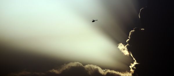 A U.S. helicopter flies during clashes between Taliban fighters and Afghan government forces in Kabul, Afghanistan, Thursday, July 17, 2014 - Sputnik International