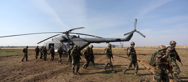 Russian and Indian soldiers during the joint anti-terrorist Russian-Indian drills, Indra-2014, at the Prudboy range in the Volgograd Region Russian and Indian soldiers during the joint anti-terrorist Russian-Indian drills, Indra-2014, at the Prudboy range in the Volgograd Region - Sputnik International