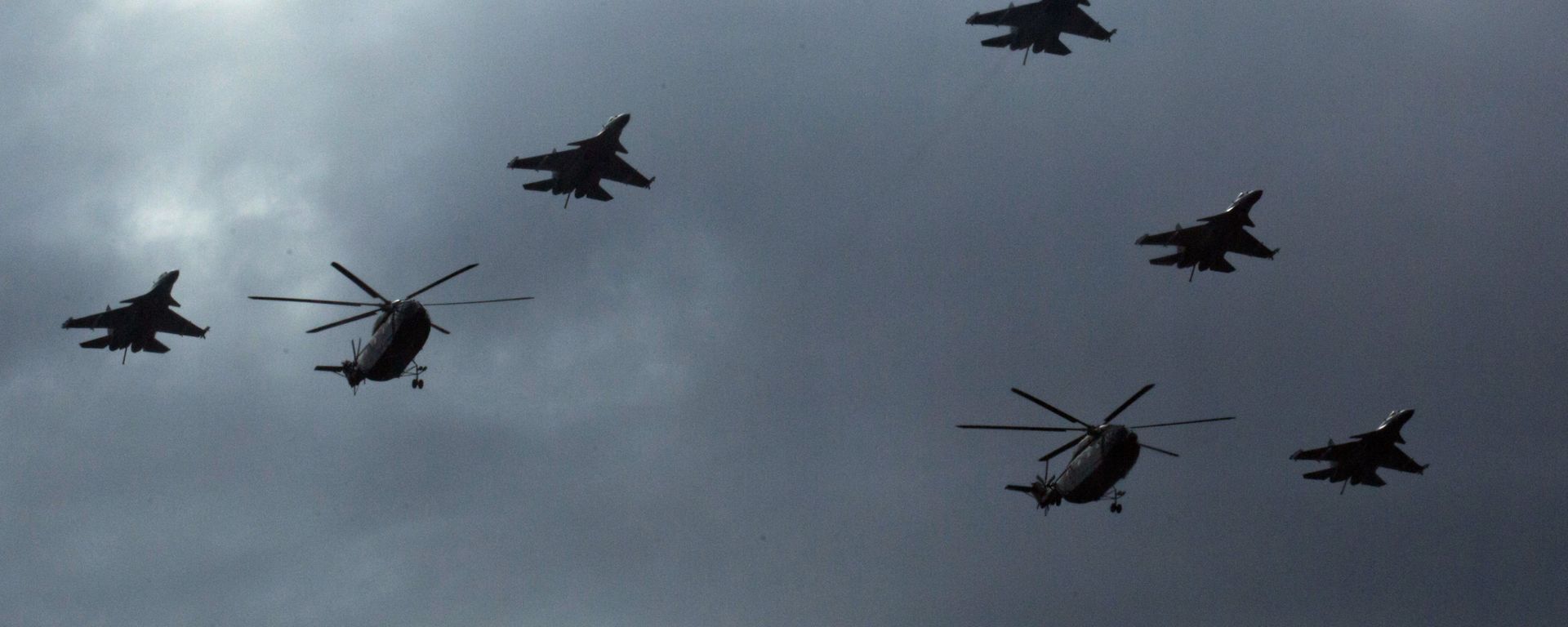 In this Aug. 23, 2015 file photo, Chinese Mi-8 military helicopters and J-16 fighter jets fly over central Beijing during a rehearsal for a large military parade. In this Aug. 23, 2015 file photo, Chinese Mi-8 military helicopters and J-16 fighter jets fly over central Beijing during a rehearsal for a large military parade. - Sputnik International, 1920, 03.10.2021