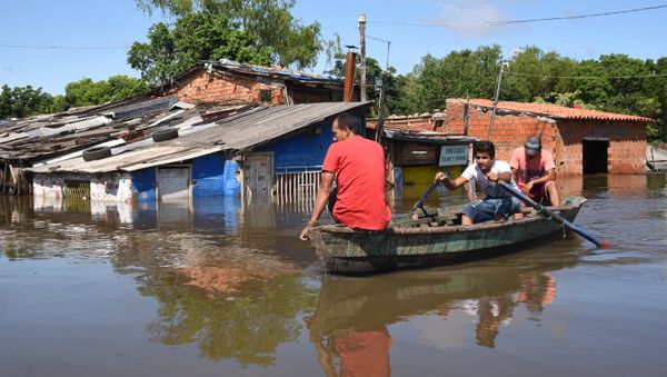 Locals on boats in a flooded neighbourhood in Asuncion on December 20, 2015 Locals on boats in a flooded neighbourhood in Asuncion on December 20, 2015 - Sputnik International
