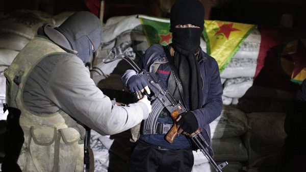 The militants of the Kurdistan Workers' Party, or PKK, stand at a barricade in Sirnak, Turkey, late Wednesday, Dec. 23, 2015 The militants of the Kurdistan Workers' Party, or PKK, stand at a barricade in Sirnak, Turkey, late Wednesday, Dec. 23, 2015 - Sputnik International