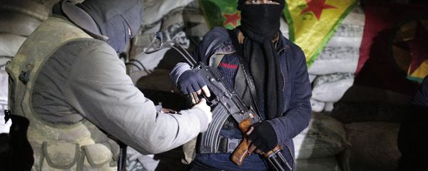 The militants of the Kurdistan Workers' Party, or PKK, stand at a barricade in Sirnak, Turkey, late Wednesday, Dec. 23, 2015 The militants of the Kurdistan Workers' Party, or PKK, stand at a barricade in Sirnak, Turkey, late Wednesday, Dec. 23, 2015 - Sputnik International