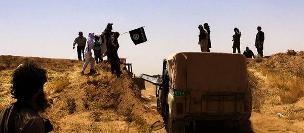 An image made available by the jihadist Twitter account Al-Baraka news on June 9, 2014 allegedly shows Islamic State of Iraq and the Levant (ISIL) militants waving the trademark Jihadits flag as vehicles drive on a newly cut road through the Syrian-Iraqi border between the Iraqi Nineveh province and the Syrian town of Al-Hasakah - Sputnik International