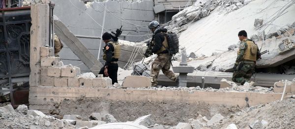 Iraqi security forces, supported by U.S.-led coalition airstrikes, advance their position through damaged buildings towards the central Ramadi, 70 miles (115 kilometers) west of Baghdad, Iraq, Thursday, Dec. 24, 2015 Iraqi security forces, supported by U.S.-led coalition airstrikes, advance their position through damaged buildings towards the central Ramadi, 70 miles (115 kilometers) west of Baghdad, Iraq, Thursday, Dec. 24, 2015 - Sputnik International
